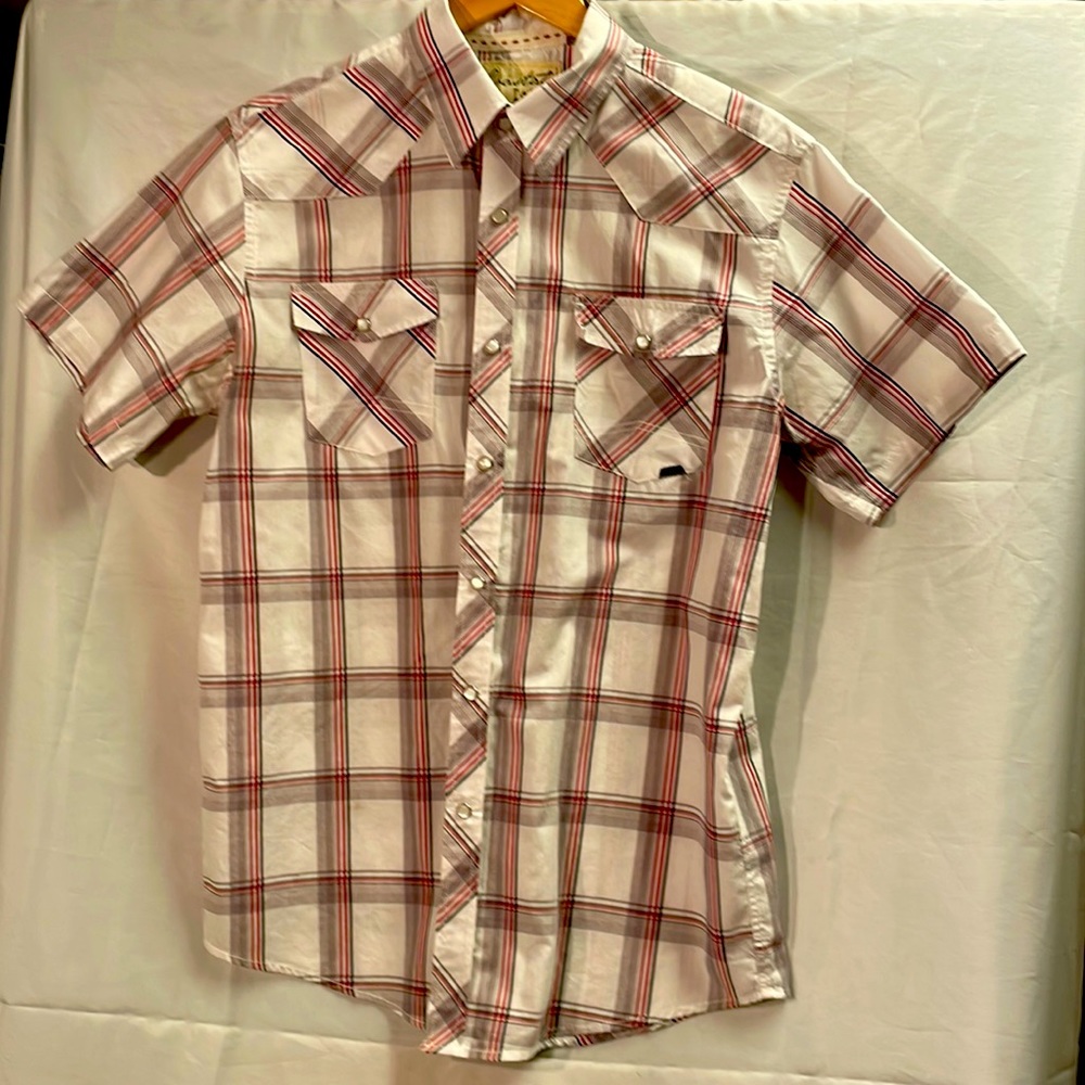 Coastal short sleeved shirt with pearl buttons